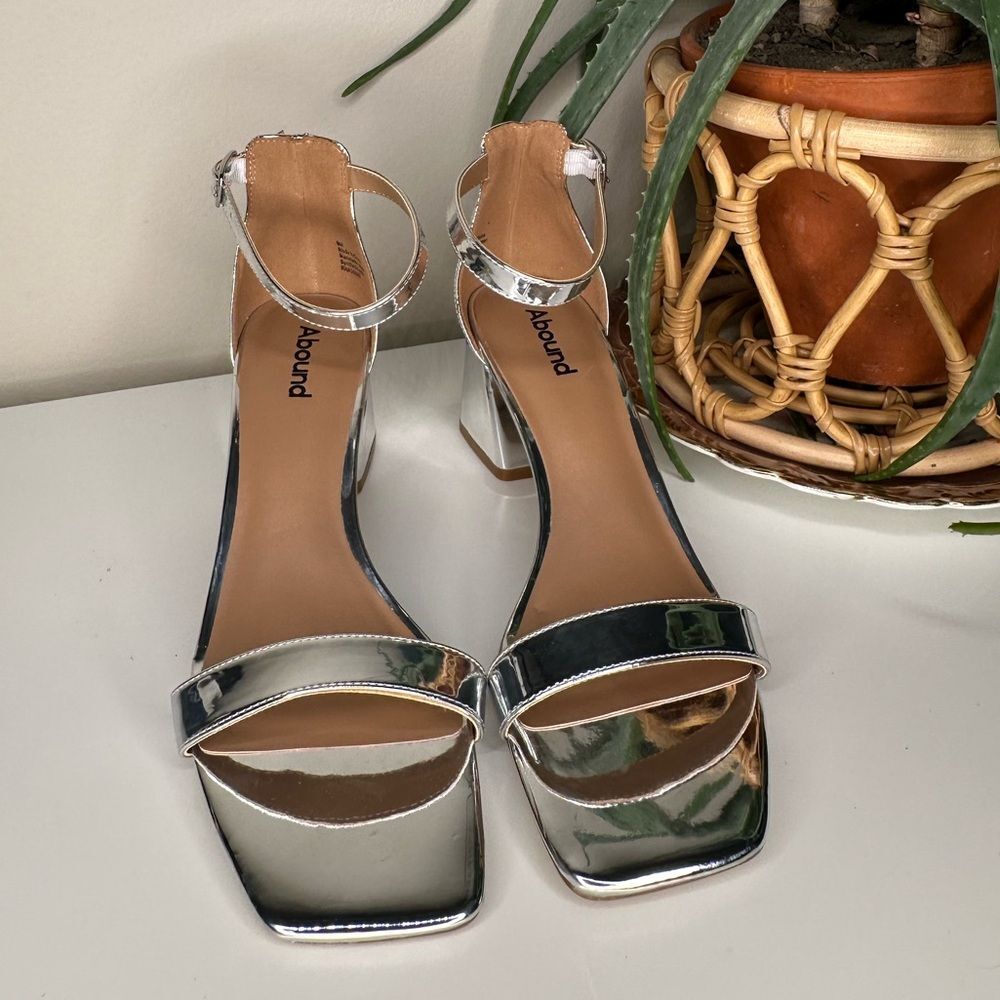 Abound Silver Metallic Block Heel Sandals, Square Toe Ankle Strap 9M - Picture 4 of 15